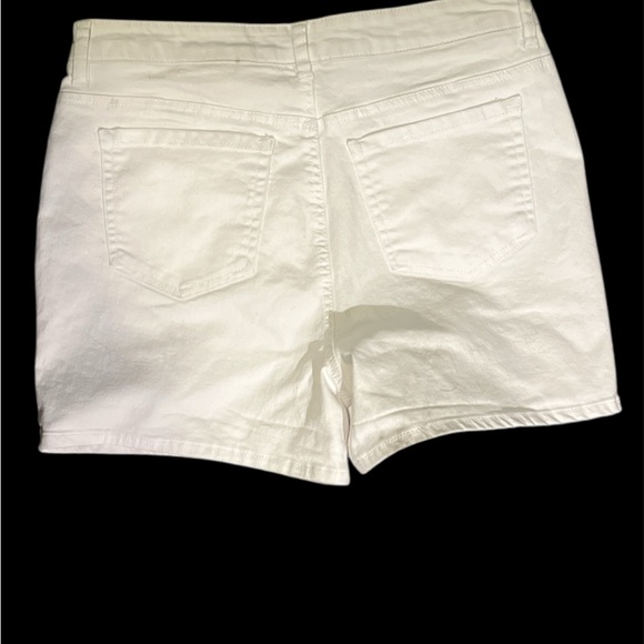 d. jeans High Waist White Denim Jean Shorts with 5” Inseam - Picture 3 of 4